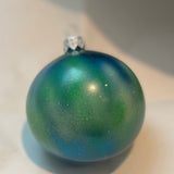 Nordlys julekule med glitterdryss