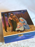 Josef og Maria m/Jesus, juletrefigurer i trekasse