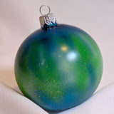 Nordlys julekule med glitterdryss